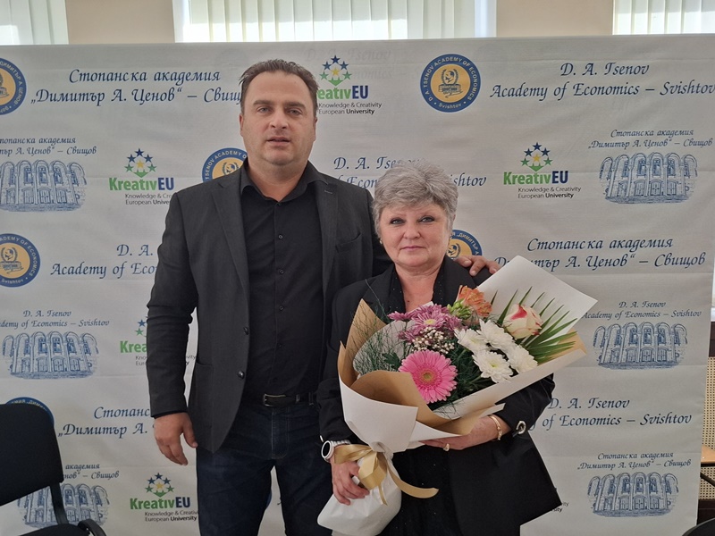 Ректорът на Стопанска академия – Свищов доц. д-р Марин Маринов приветства участниците в кръглата маса „Бизнес Лингва“