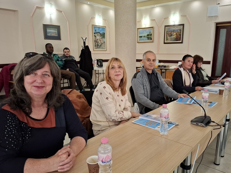 Дискусия сред участниците в кръглата маса „Бизнес Лингва“