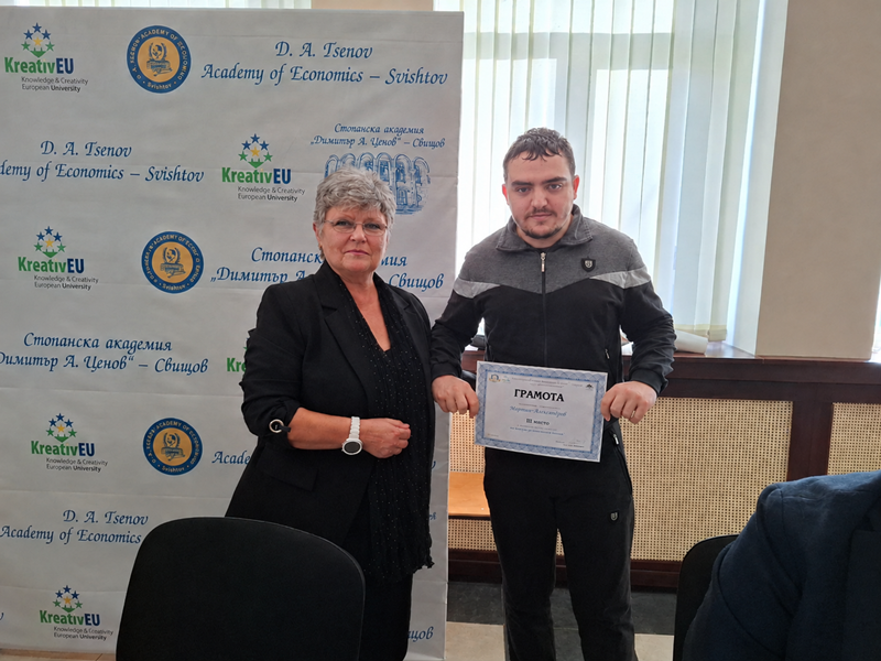 Мартин Александров получава награда за участие в студентския конкурс за есе на тема „Актуални проблеми на многоезичието в бизнес среда“