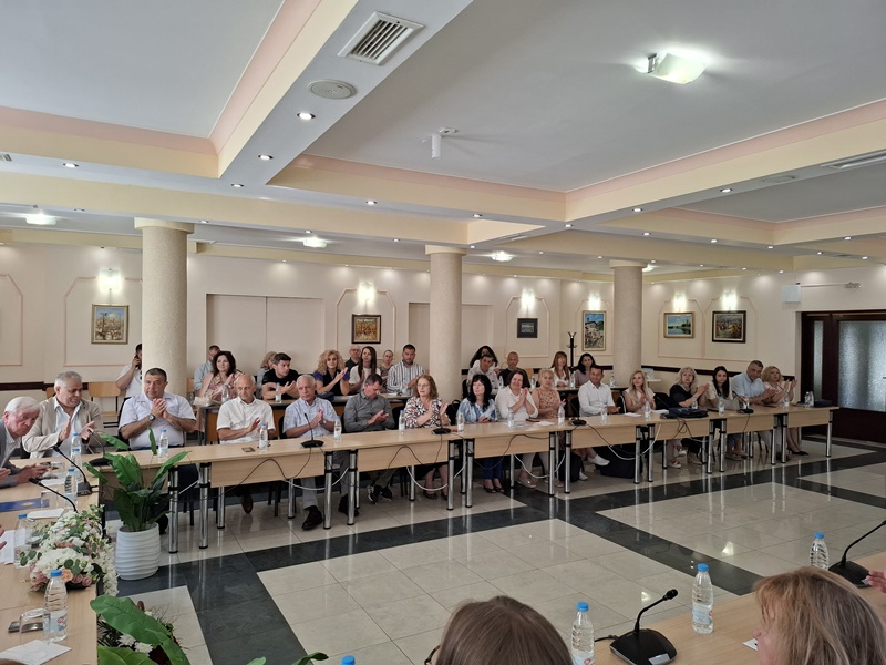 ="Участници в конференцията обсъждат теми в рамките на научния форум