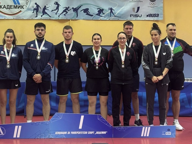 Група спортисти включително Вилизар Якимов наградени на подиума на Национална универсиада 2026