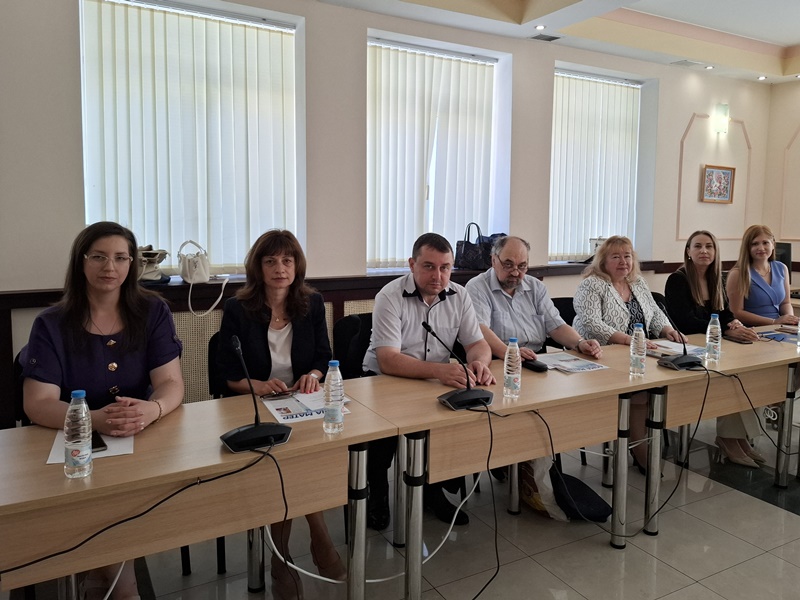 Участници в конференцията дискутират различни аспекти на туризма