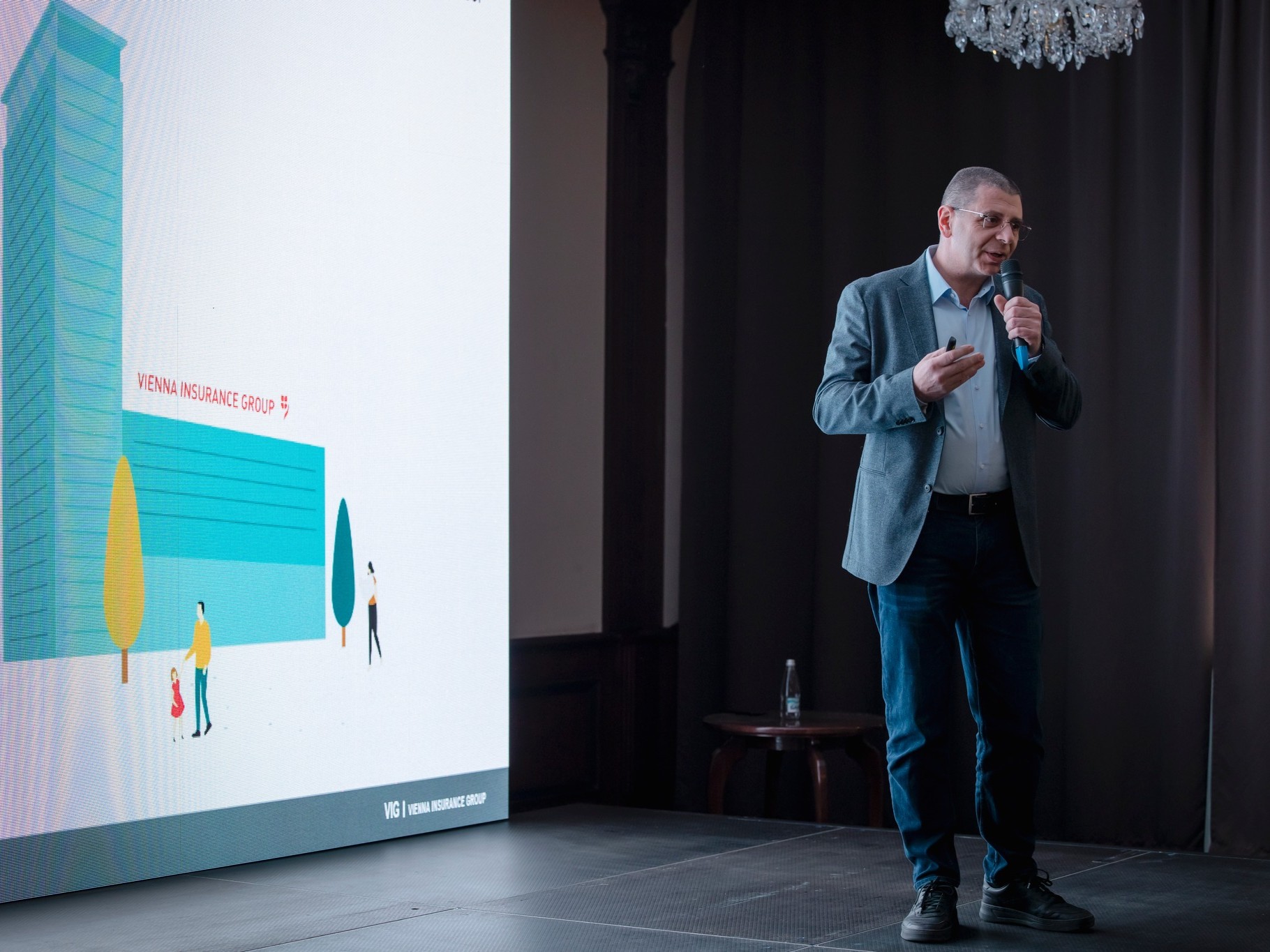 Пламен Шинов изпълнителен директор на „Булстрад Виена Иншурънс Груп“ представя организационната структура на компанията