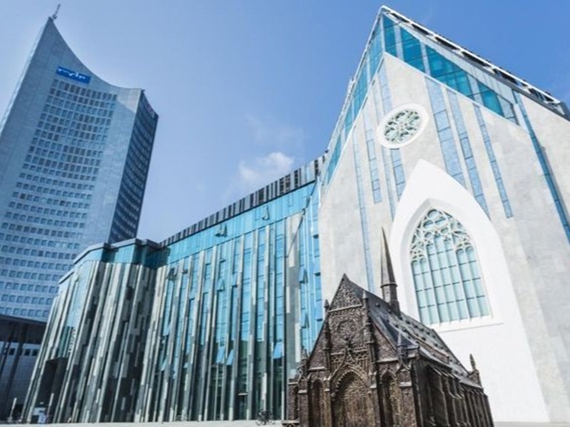 Изображение на сгради в различен архитектурен стил