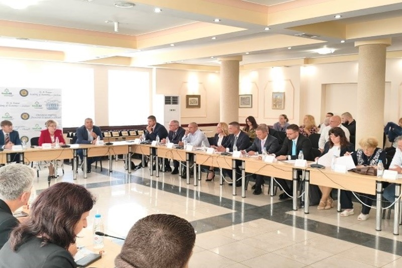 Изказвания на гостите на кръглата маса