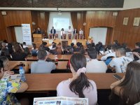 Над 160 зрелостници гостуваха в Свищовската академия по пилотна за България инициатива