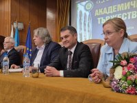 Стопанска академия „Димитър А. Ценов” посрещна тържествено своя 90-и випуск