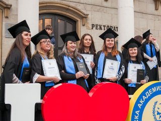 С тържествени церемонии в Стопанска академия се дипломира випуск 2018 в ОКС „бакалавър”