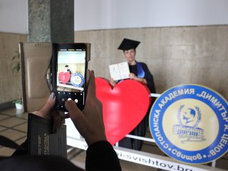 В Стопанска академия „Д. А. Ценов” се дипломира випуск 2019 в ОКС „бакалавър”