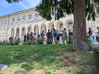 Над 160 зрелостници гостуваха в Свищовската академия по пилотна за България инициатива