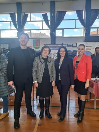 Стопанска академия представи образователните си възможности на кандидатстудентската борса в Троян