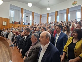 Стопанска академия „Димитър А. Ценов” посрещна тържествено своя 90-и випуск