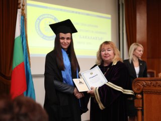 В Стопанска академия „Д. А. Ценов” се дипломира випуск 2019 в ОКС „бакалавър”