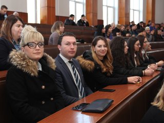 В навечерието на студентския празник Стопанска академия „Д. А. Ценов” награди отличници и изявени студенти