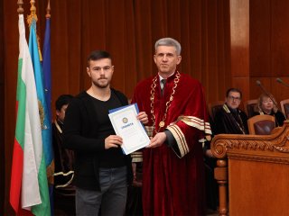 В навечерието на студентския празник Стопанска академия „Д. А. Ценов” награди отличници и изявени студенти