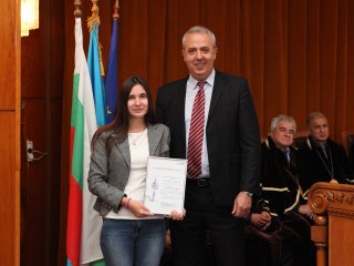 В навечерието на студентския празник Стопанска академия „Д. А. Ценов” награди отличници и изявени студенти