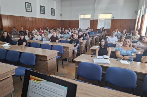 Първокурсниците на Свищовската академия в задочно обучение бяха приветствани на информационна среща