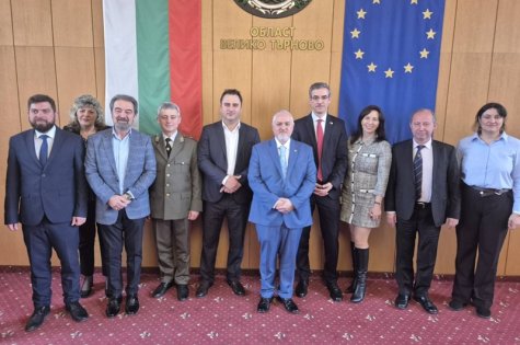 Ректорът на Стопанската академия участва в работна среща с областния управител на Велико Търново и посланика на Швейцария