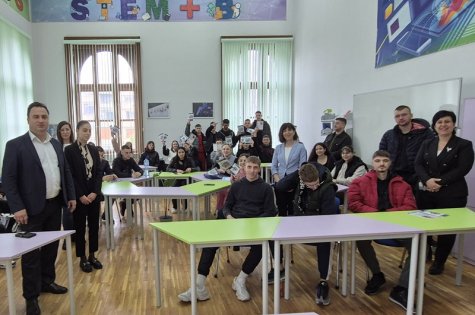 Стопанска академия „Димитър А. Ценов“ проведе срещи-дискусии със свищовски зрелостници за ролята на висшето образование