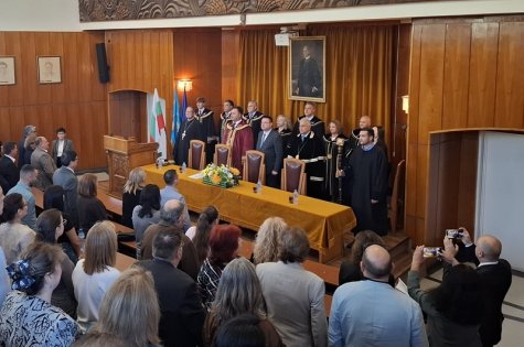 В Стопанска академия „Димитър А. Ценов” бе официално открита новата учебна година