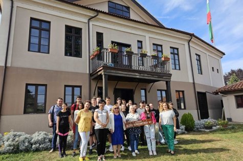 Студенти и преподаватели от катедра „Икономика и управление на туризма” отбелязаха Световния ден на туризма