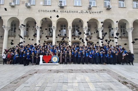 Свищовската академия дипломира своите бакалаври от Випуск ‘2025