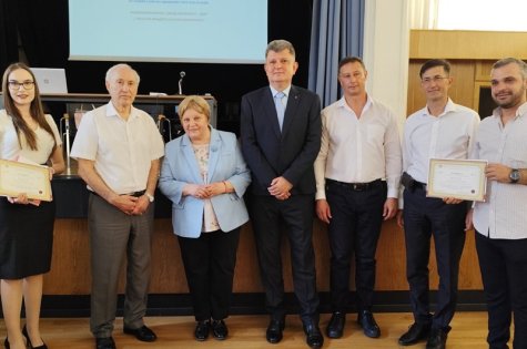 Свищовски студенти отново завоюваха призови места в националния конкурс „Млад икономист“