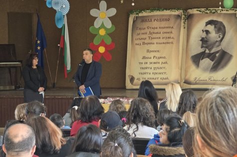 Академичното ръководство поздрави свищовското СУ „Цветан Радославов“ за патронния празник