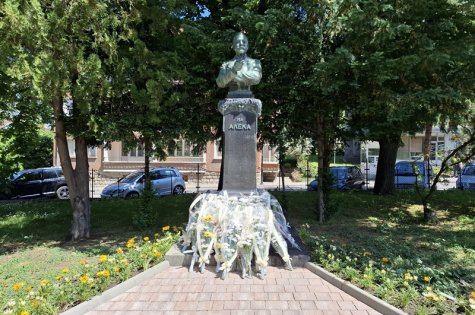 Академичната общност участва в общоградското отбелязване на 128 години от трагичната смърт на Алеко Константинов