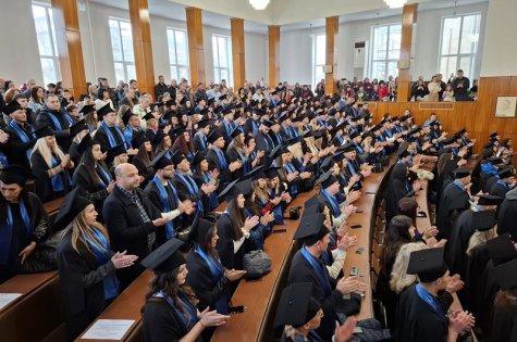 ТЪРЖЕСТВЕНИ ЦЕРЕМОНИИ за отбелязване на празника на българските студенти и за връчване на дипломите за висше образование на абсолвентите, придобили ОКС „бакалавър“, след положен държавен изпит на 30 юни 2025 г. и 1 юли 2025 г.