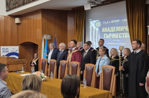 Стопанска академия „Димитър А. Ценов” посрещна тържествено своя 90-и випуск