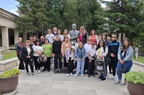 Ученици от Национална програма „Иновации в действие“ гостуваха в Свищовската академия