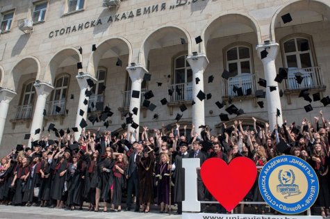 ТЪРЖЕСТВЕНА ЦЕРЕМОНИЯ за връчване на дипломите за висше образование на абсолвентите, придобили ОКС „магистър“, след защита на дипломна работа на 01 и 02 юли 2022 г.
