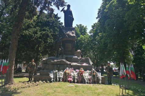 Академичната общност почете паметта на Ботев и загиналите за свободата на България