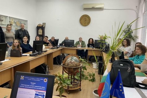 ТРЕНИНГ НА ТЕМА: „ТРАНСПОРТНИЯТ СЕКТОР В ДИНАМИЧНА СРЕДА: РИСКОВЕ, ПРЕДИЗВИКАТЕЛСТВА И ВЪЗМОЖНОСТИ“ ОРГАНИЗИРА КАТЕДРА „ТЪРГОВСКИ БИЗНЕС“