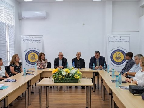 Трета кръгла маса „Бизнес лингва – актуални проблеми на чуждоезиковото обучение и многоезичието” се проведе в Свищовската академия