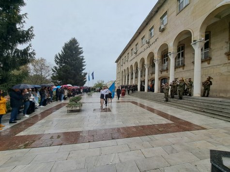 Стопанска академия „Димитър А. Ценов” отбеляза тържествено 87 години