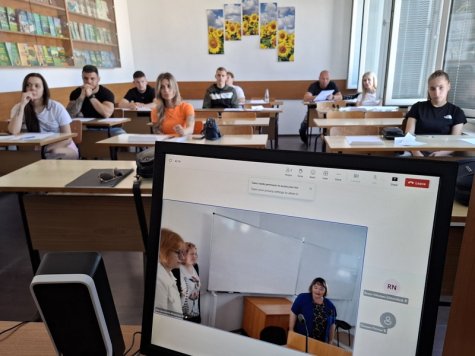 Свищовската академия проведе първия единен приемен изпит по математика