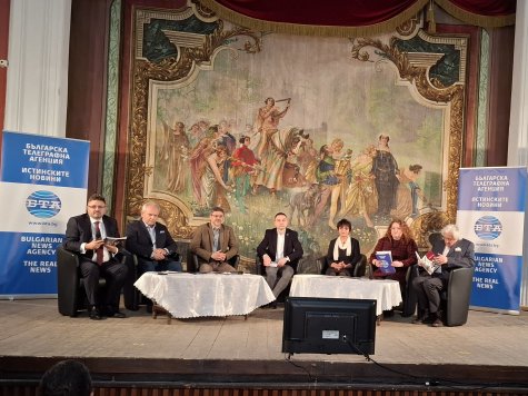 Ректорът бе гост на представянето на списание ЛИК на БТА в Свищовското читалище