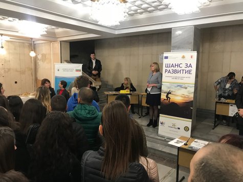 Трудова борса по проект „ШАНС ЗА РАЗВИТИЕ“  привлече над 100 участници