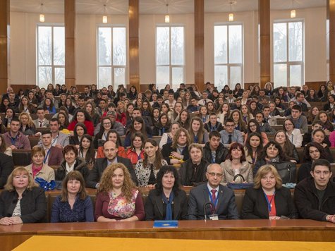 Възпитаници на 20 средни училища от България участваха в 21-то национално състезание по икономика в Стопанска академия