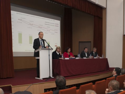 Министърът на образованието и науката се срещна с академичната общност в Свищов по повод проблемите с изплащане на трудовите възнаграждения