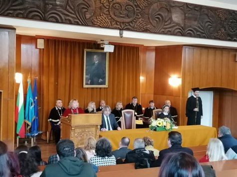 С тържествена церемония и награди за изявени студенти Свищовската академия отбеляза студентския празник