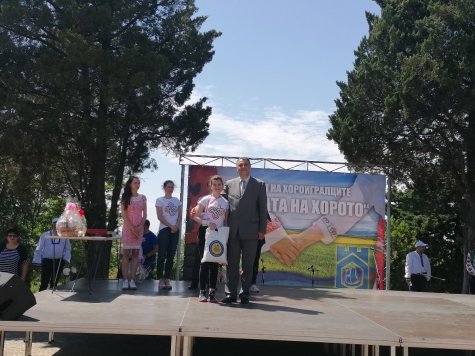 Свищовската академия отличи със специални награди участници в първия фестивал „Харизмата на хорото”