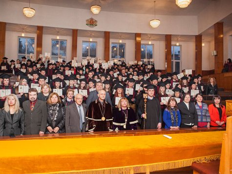Магистрите на Стопанска академия от випуск 2018 получиха дипломите си на тържествени церемонии
