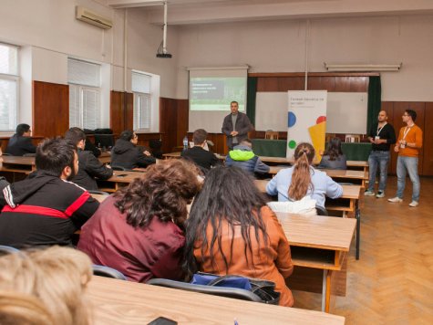 Обучение по проект „Дигитален гараж” проведоха в Стопанска академия консултанти от Google
