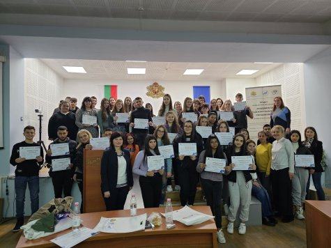 Академични преподаватели срещнаха младежи от Свищов с местната власт в подкрепа на инициативата „Младежи в действие“